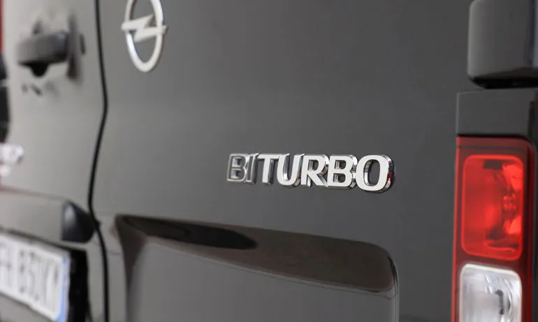Vivaro 9 posti